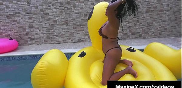  Cambodian Cougar Maxine X, Finger Bangs Her Cunt On Big Duck